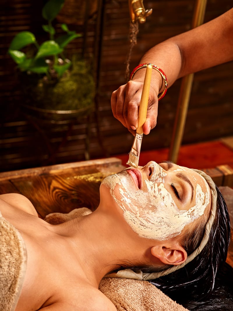 SAUNDARYA    / Rituel de Beauté Indien    /                                    55 Euros durée 60 minutes
