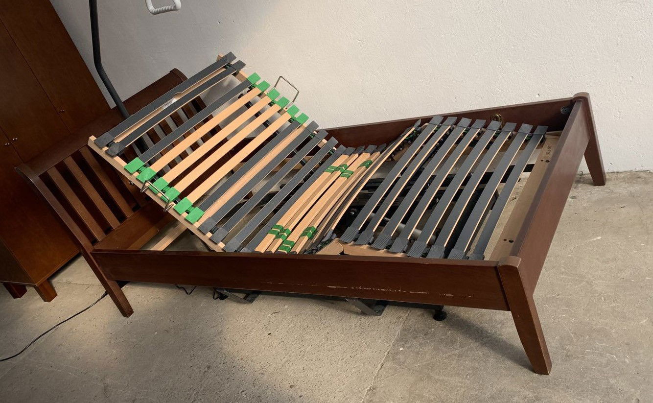 Kirchner Ergo M2 Elektromos 3 funkciós betegágy ápolási ágy + Matrac + Kapaszkodó