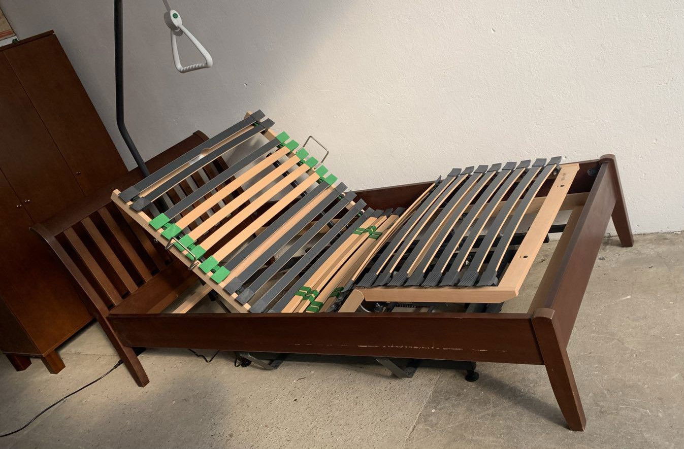 Kirchner Ergo M2 Elektromos 3 funkciós betegágy ápolási ágy + Matrac + Kapaszkodó