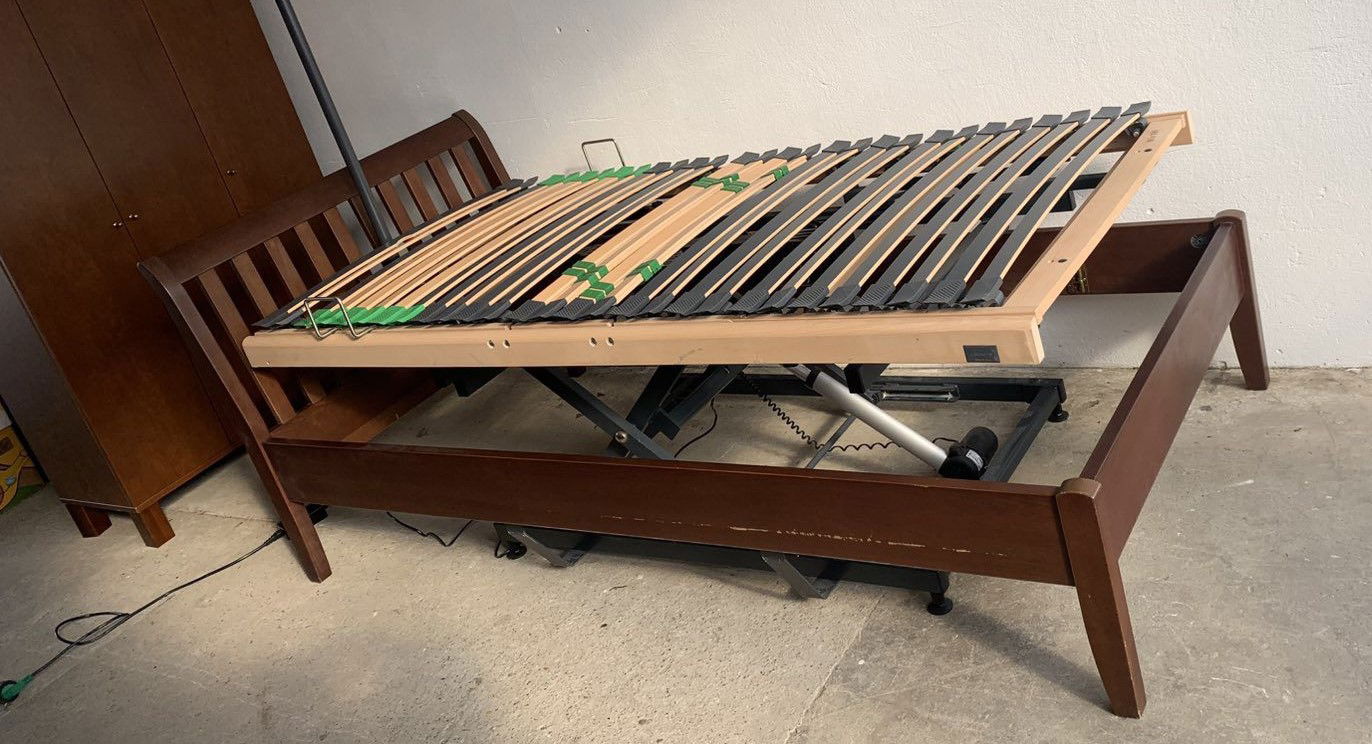 Kirchner Ergo M2 Elektromos 3 funkciós betegágy ápolási ágy + Matrac + Kapaszkodó