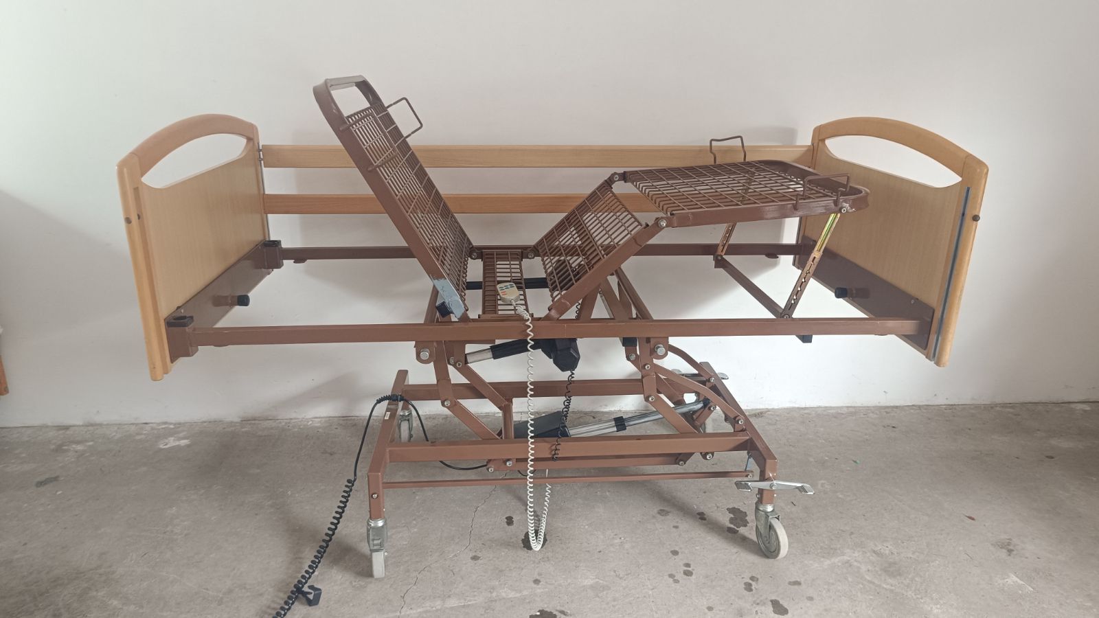 Elektromos betegágy ápolási ágy - 1 oldalráccsal - 3 funkciós (12.)