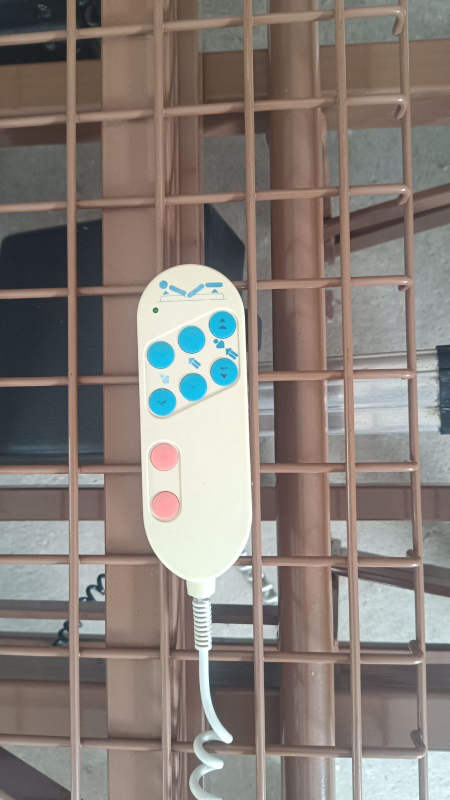 Elektromos betegágy ápolási ágy - 1 oldalráccsal - 3 funkciós (12.)