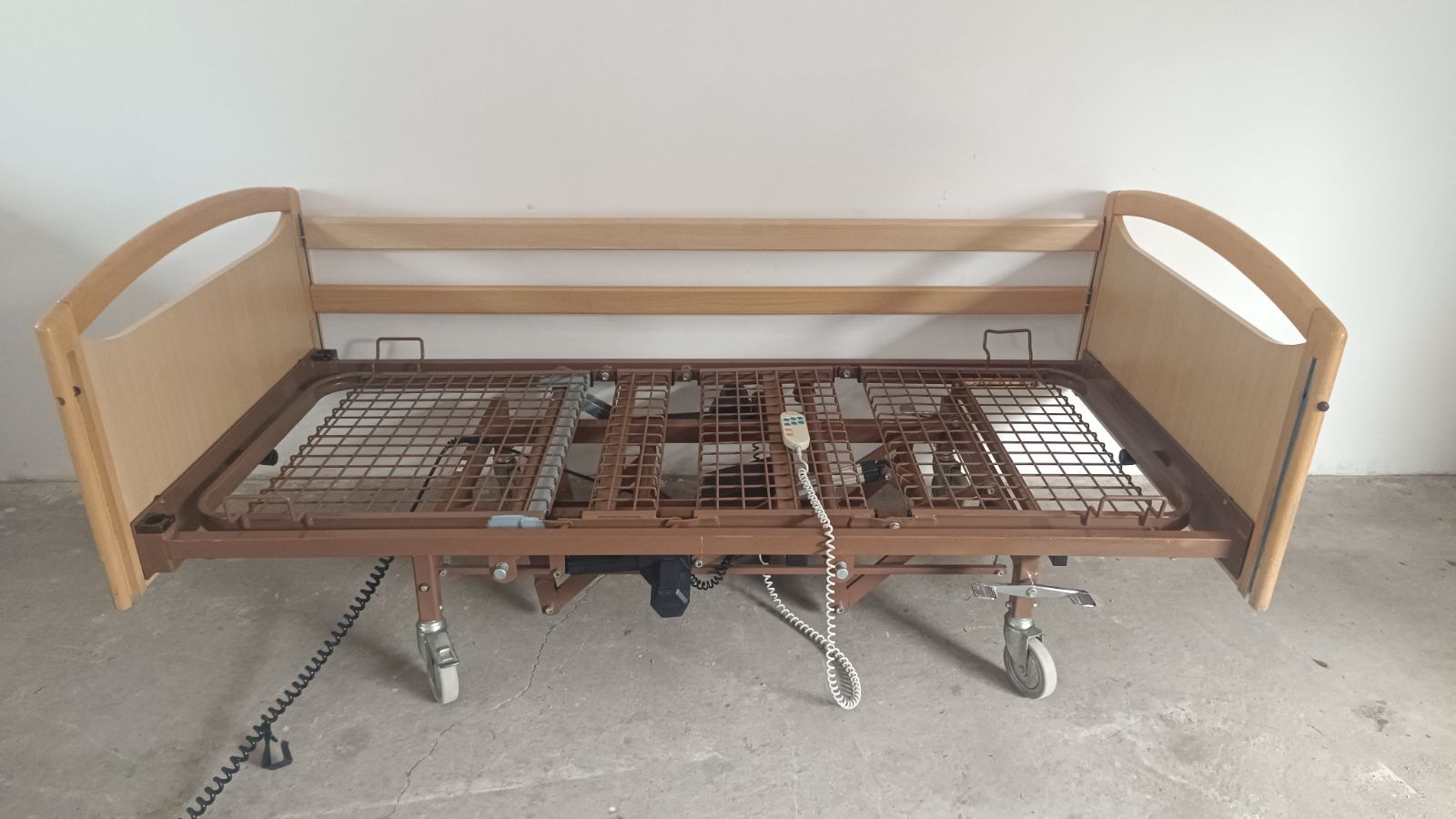 Elektromos betegágy ápolási ágy - 1 oldalráccsal - 3 funkciós (12.)