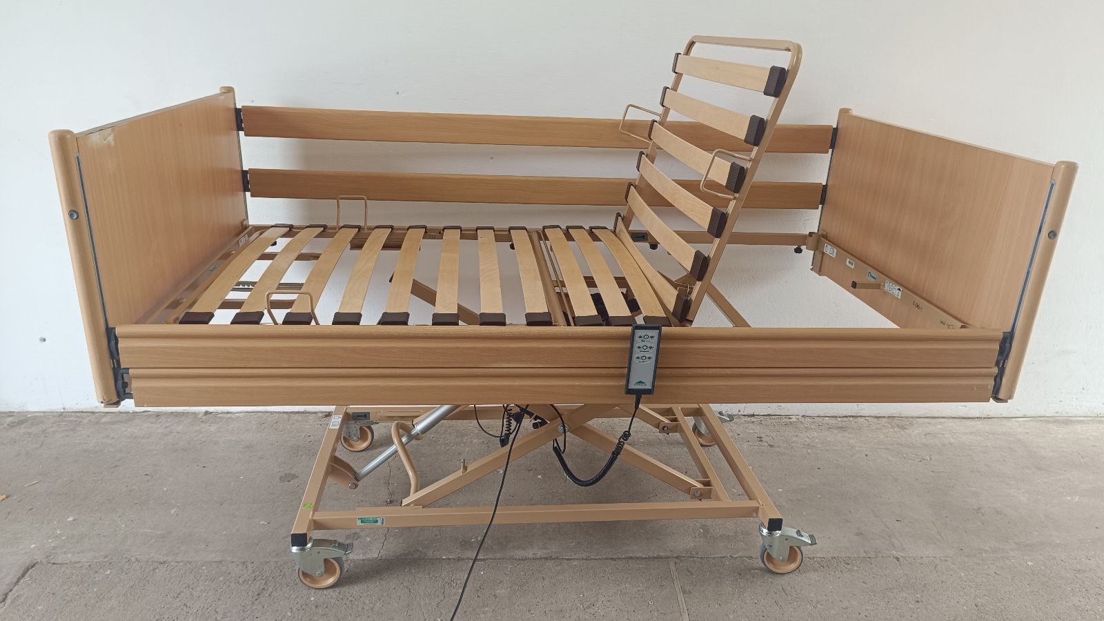 Szélesített Elektromos betegágy- 100x200cm - 3 funkciós