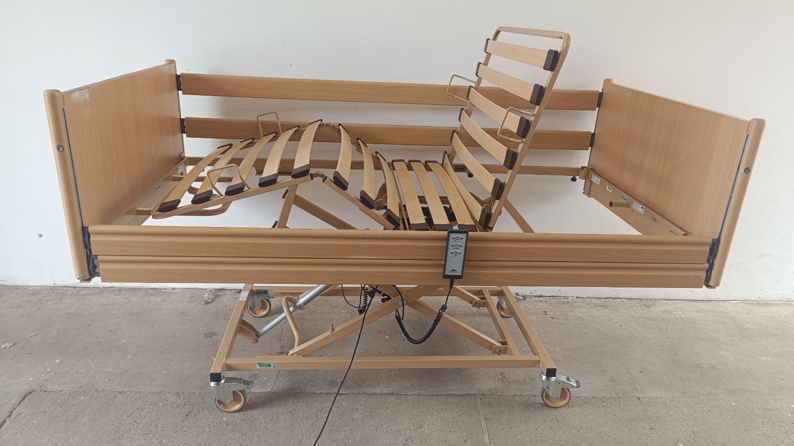 Szélesített Elektromos betegágy- 100x200cm - 3 funkciós