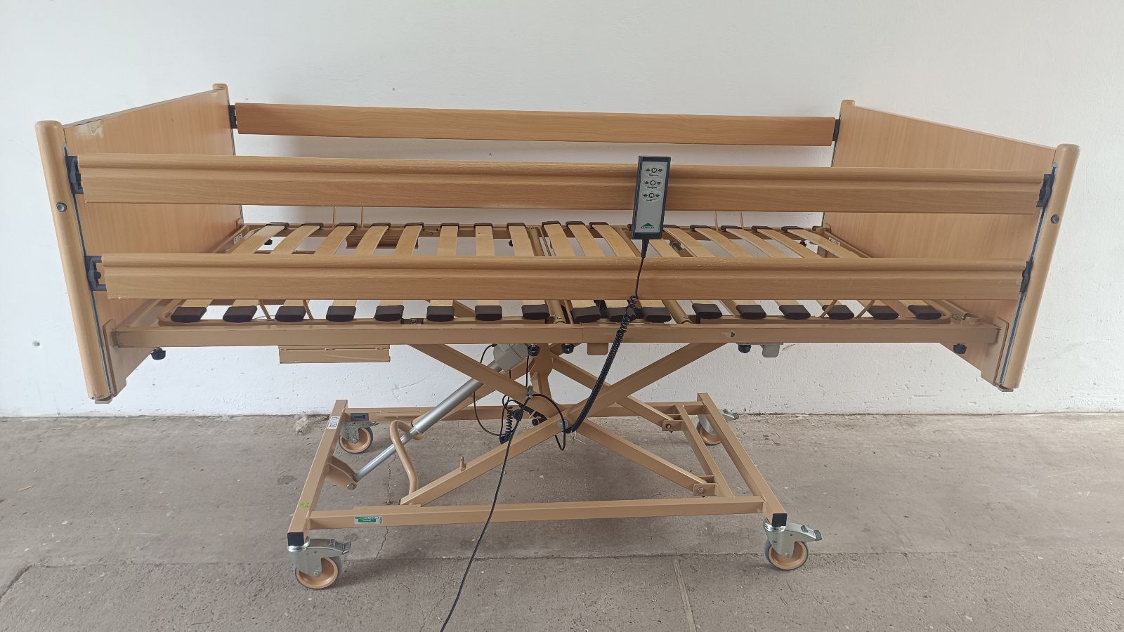 Szélesített Elektromos betegágy- 100x200cm - 3 funkciós