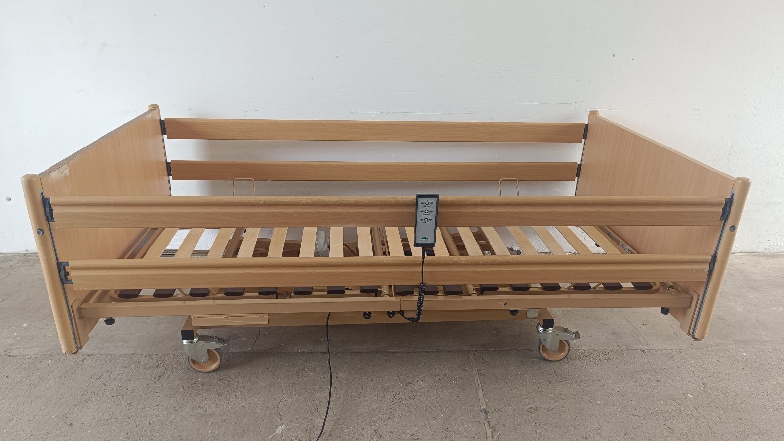 Szélesített Elektromos betegágy- 100x200cm - 3 funkciós