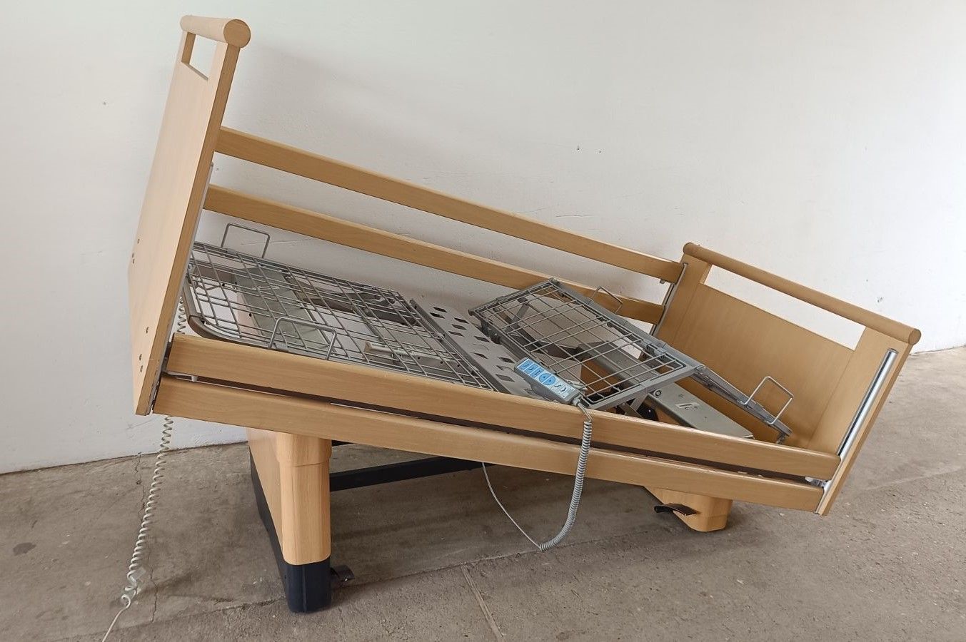 Modern Elektromos betegágy - 5 funkciós Kód: 2.