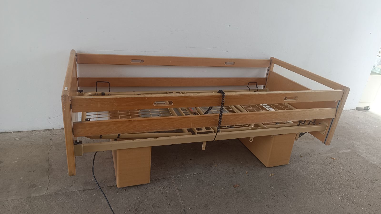 Elektromos betegágy - 5 funkciós - oldalrácsokkal Kód: 8.