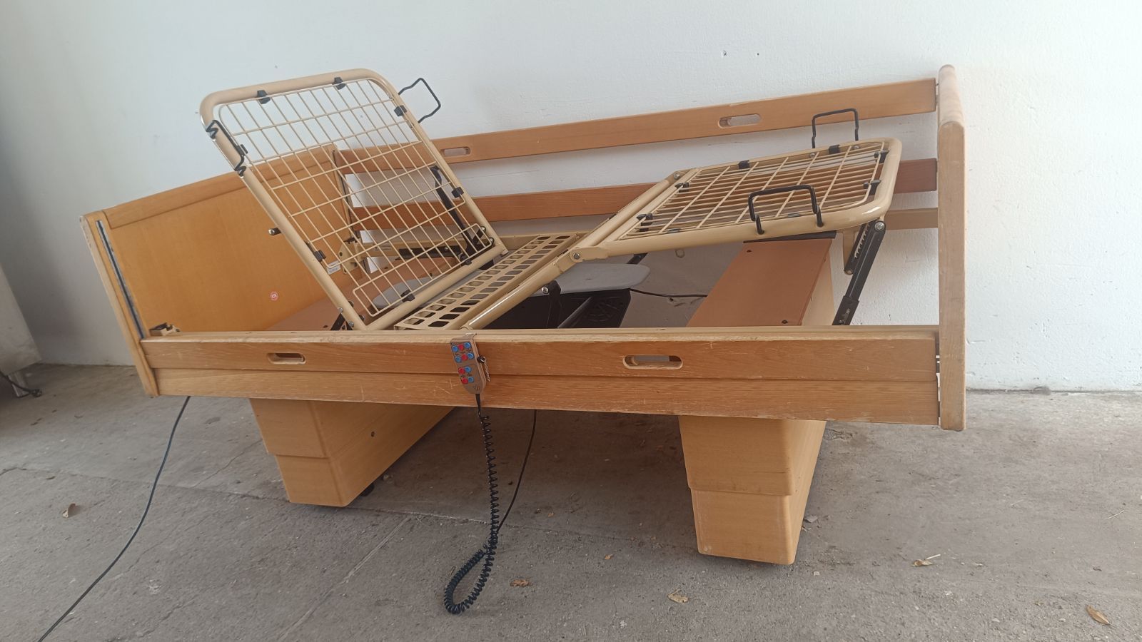 Elektromos betegágy - 5 funkciós - oldalrácsokkal Kód: 8.