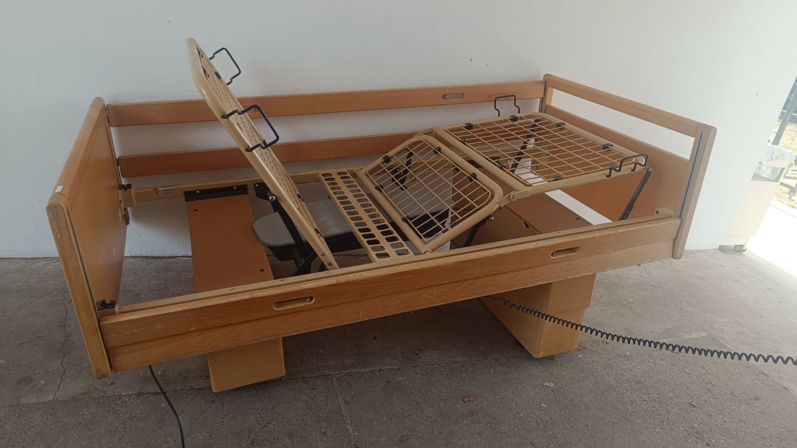 Elektromos betegágy - 5 funkciós - oldalrácsokkal Kód: 8.