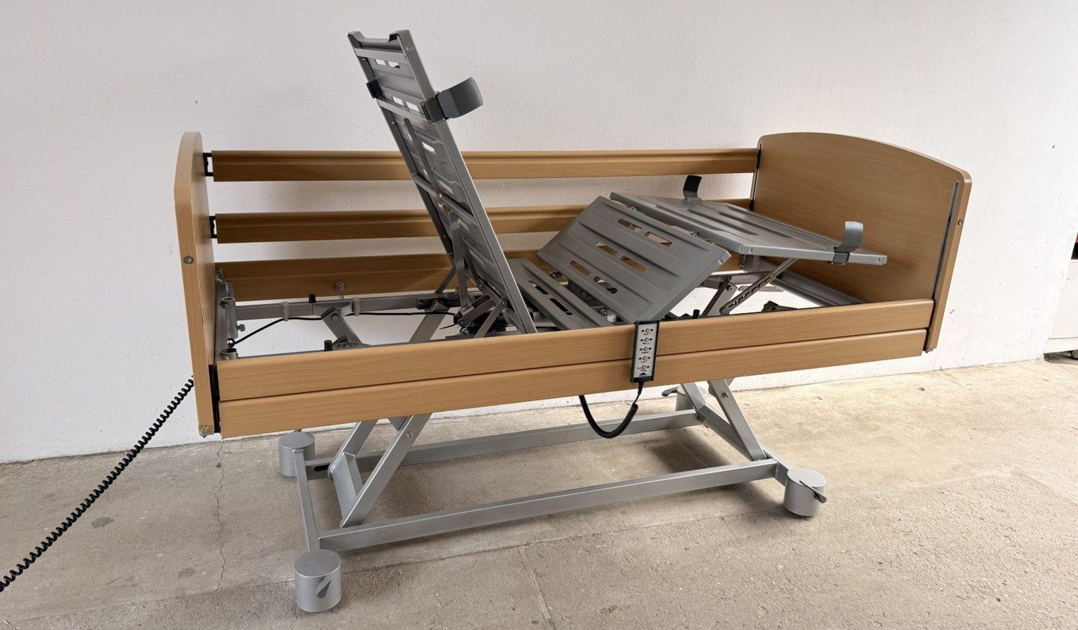 Stiegelmeier Elvido modern Elektromos betegágy + Matrac - 4 funkciós Kód: 17.