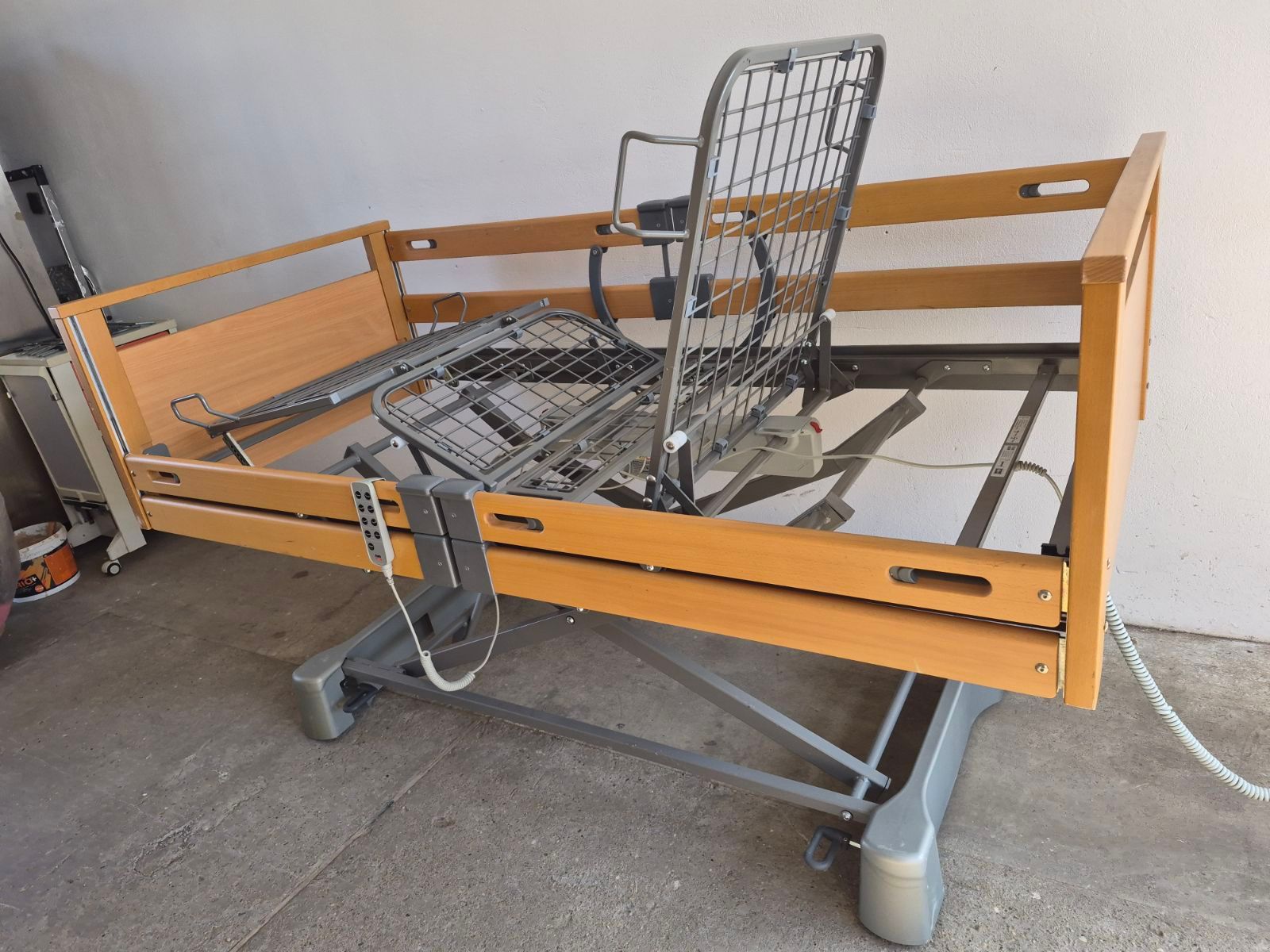 Újszerű Elektromos betegágy - 3 funkciós - osztott rácsos Kód: 18.