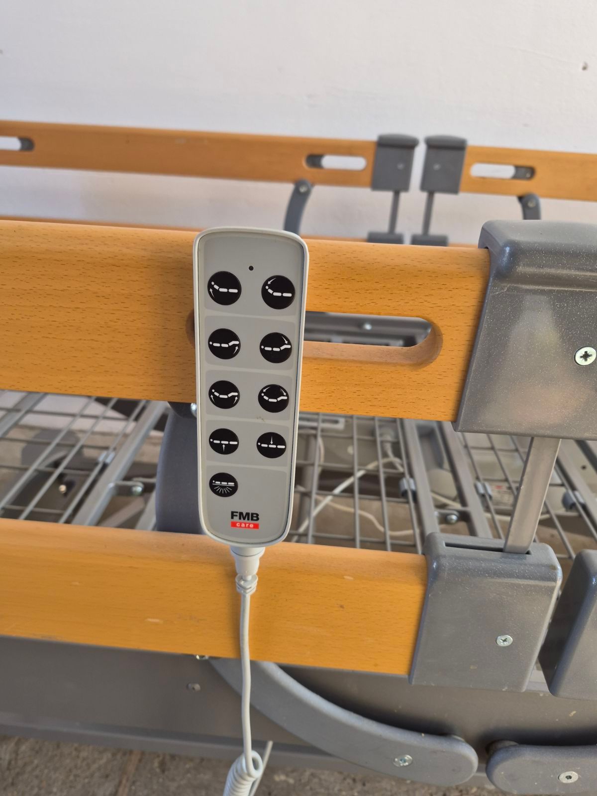 Újszerű Elektromos betegágy - 3 funkciós - osztott rácsos Kód: 18.