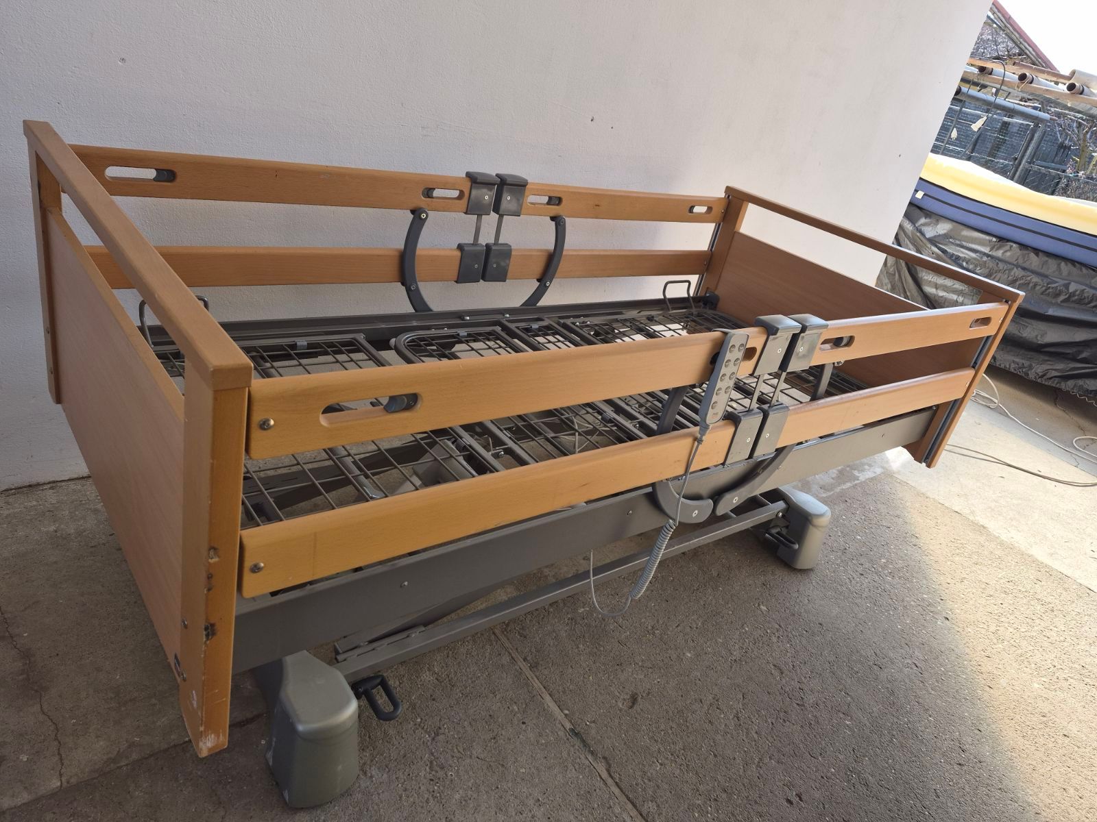 Újszerű Elektromos betegágy - 3 funkciós - osztott rácsos Kód: 18.