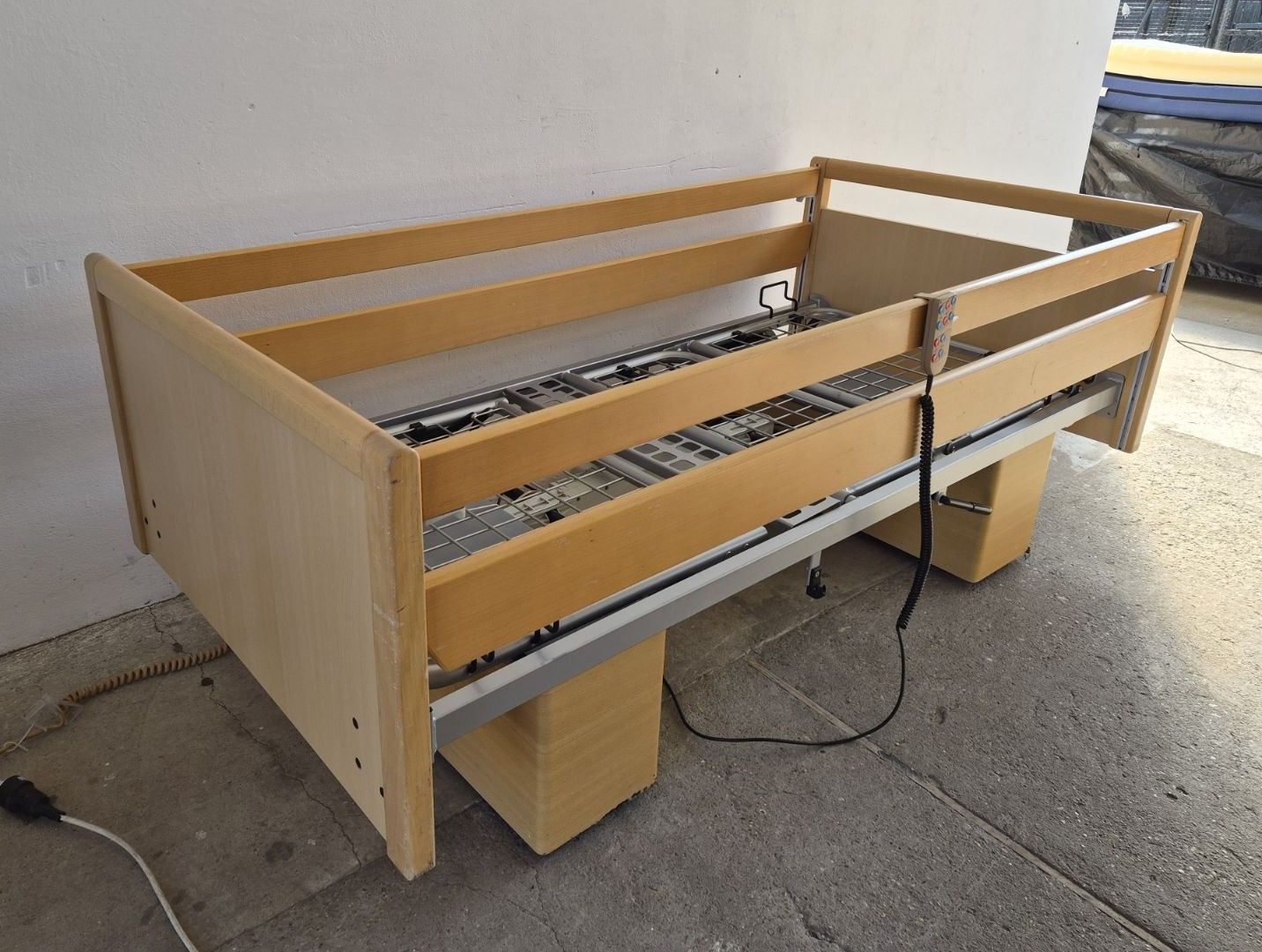 Elektromos betegágy - 3 funkciós - Kód: 8.