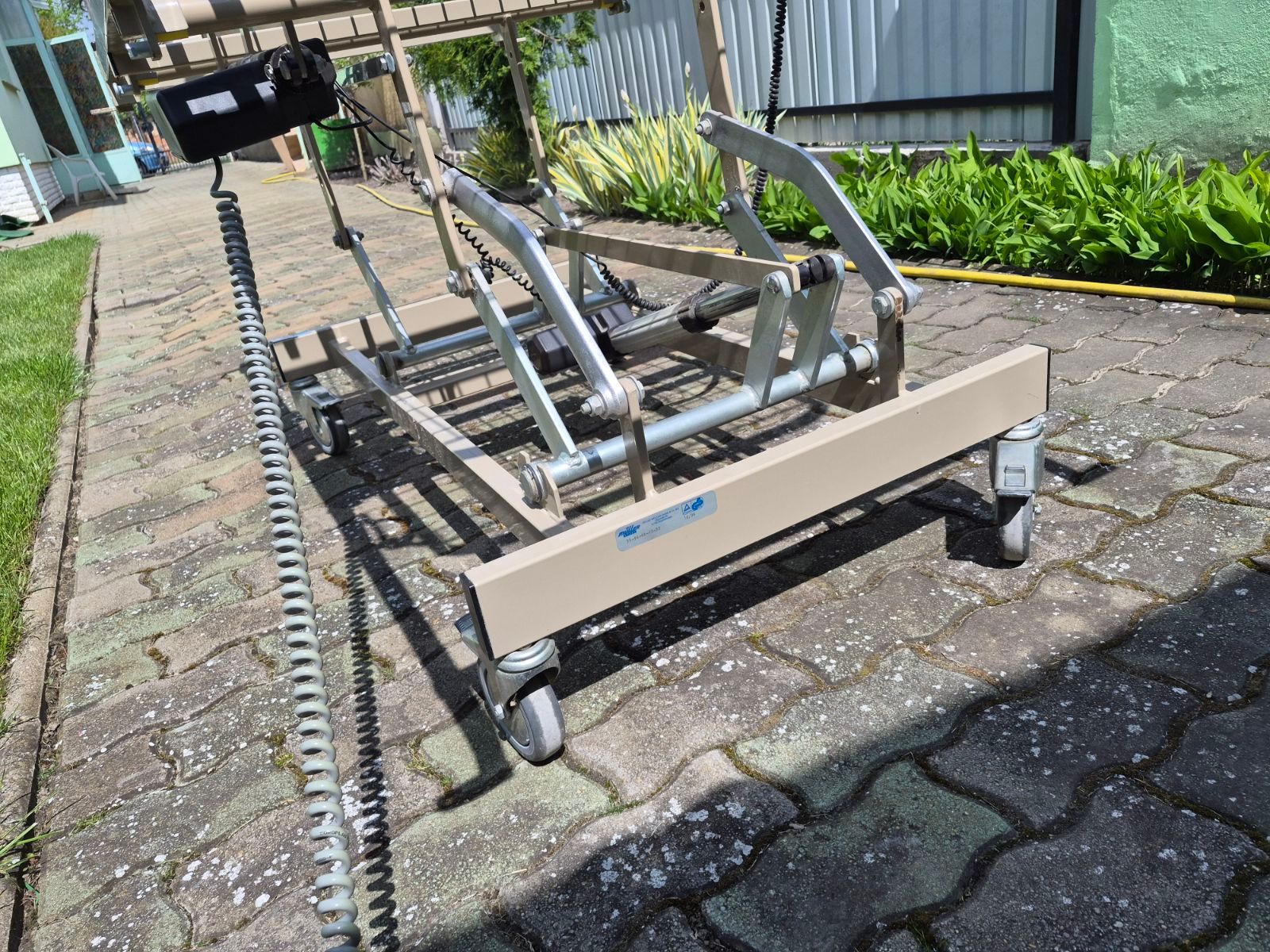 Elektromos betegágy váz fa elemek nélkül - 3 funkciós - működőképes!