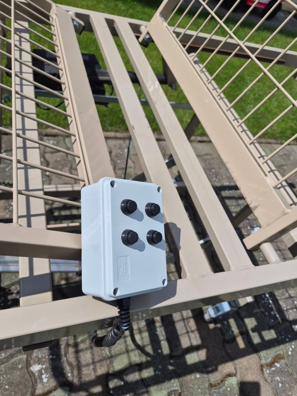 Elektromos betegágy váz fa elemek nélkül - 3 funkciós - működőképes!