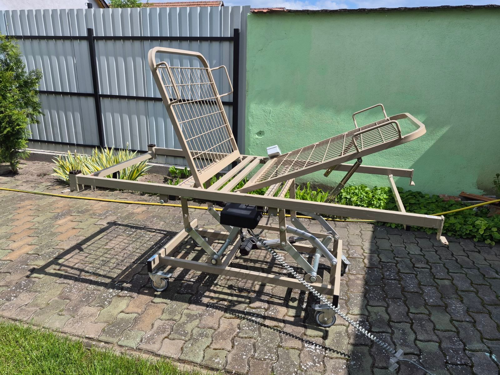 Elektromos betegágy váz fa elemek nélkül - 3 funkciós - működőképes!