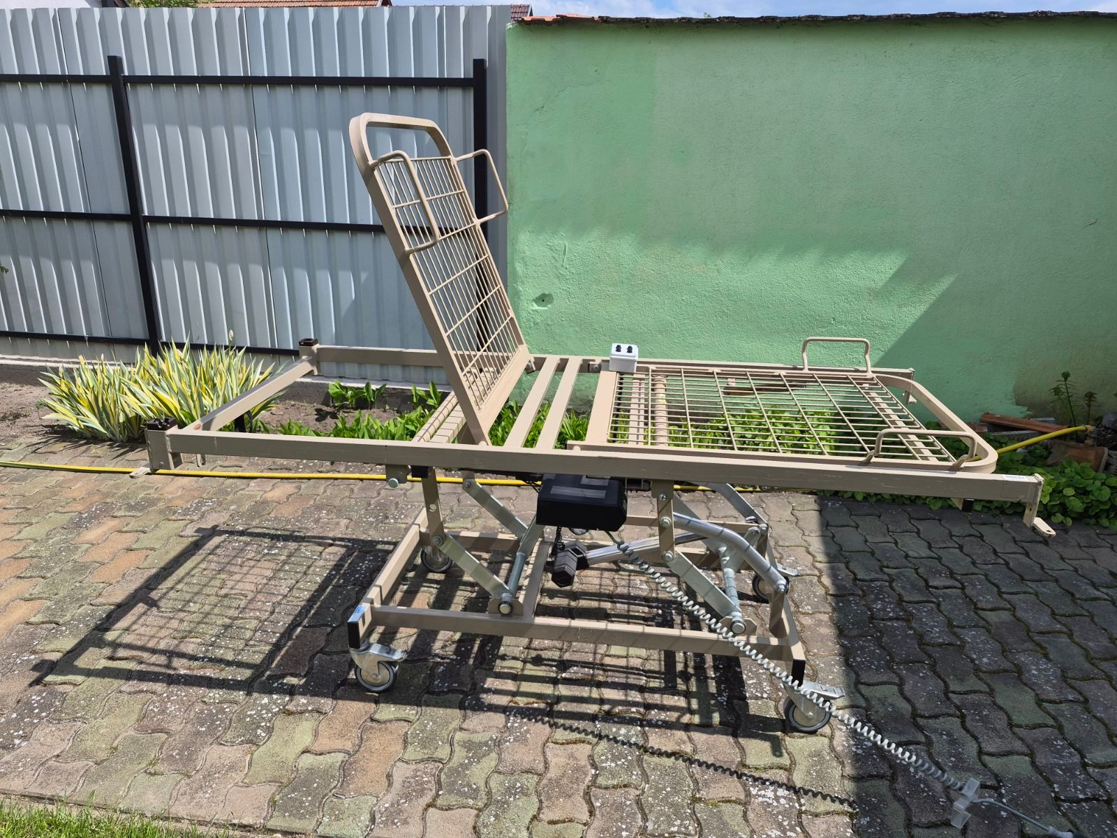 Elektromos betegágy váz fa elemek nélkül - 3 funkciós - működőképes!