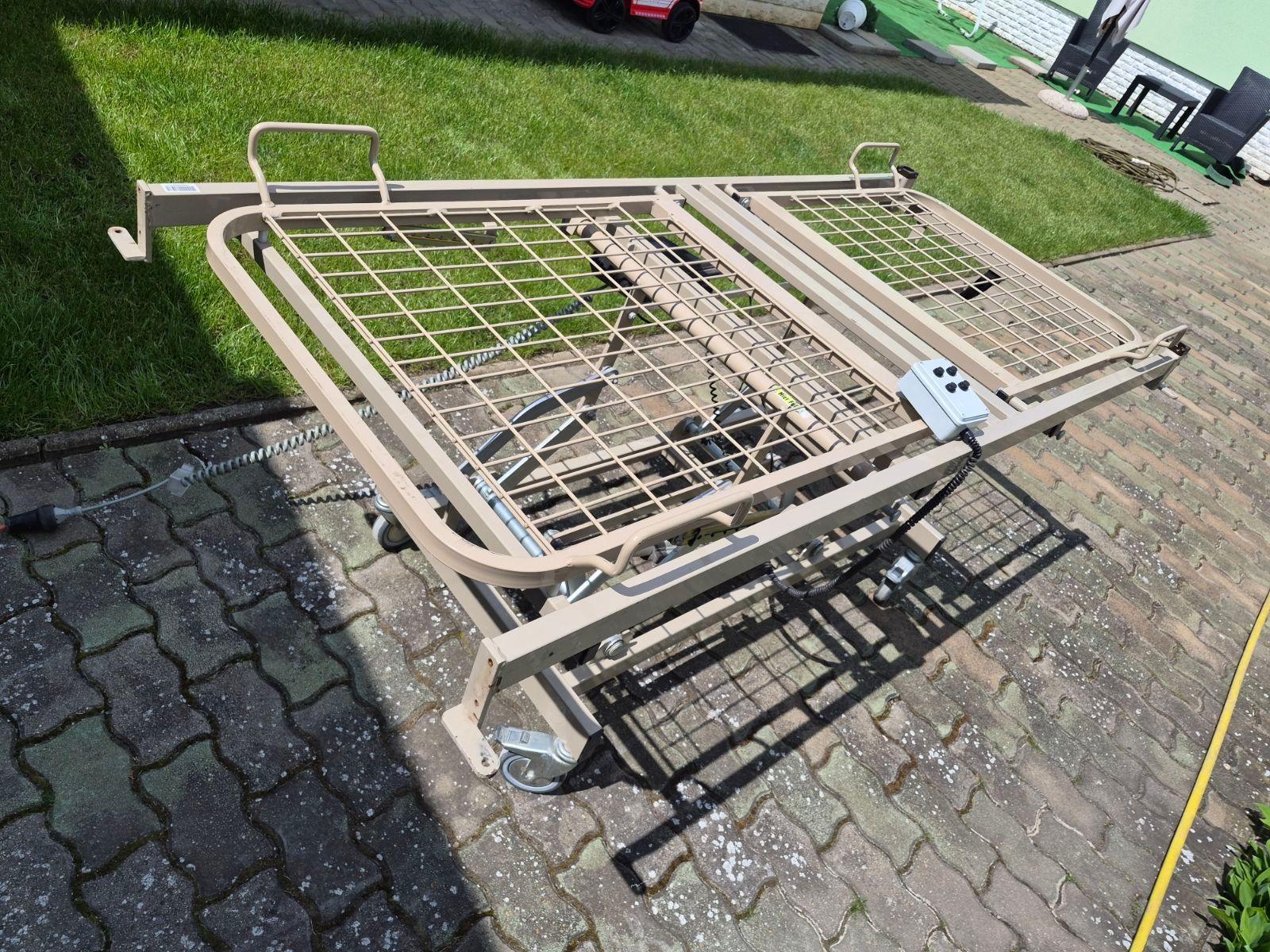 Elektromos betegágy váz fa elemek nélkül - 3 funkciós - működőképes!