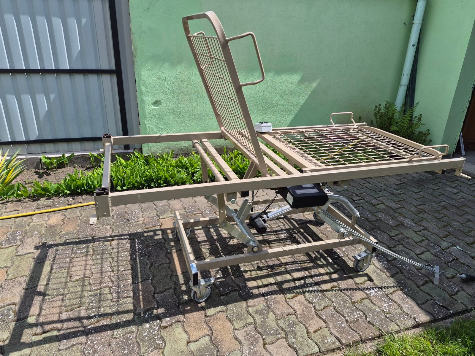 Elektromos betegágy váz fa elemek nélkül - 3 funkciós - működőképes!