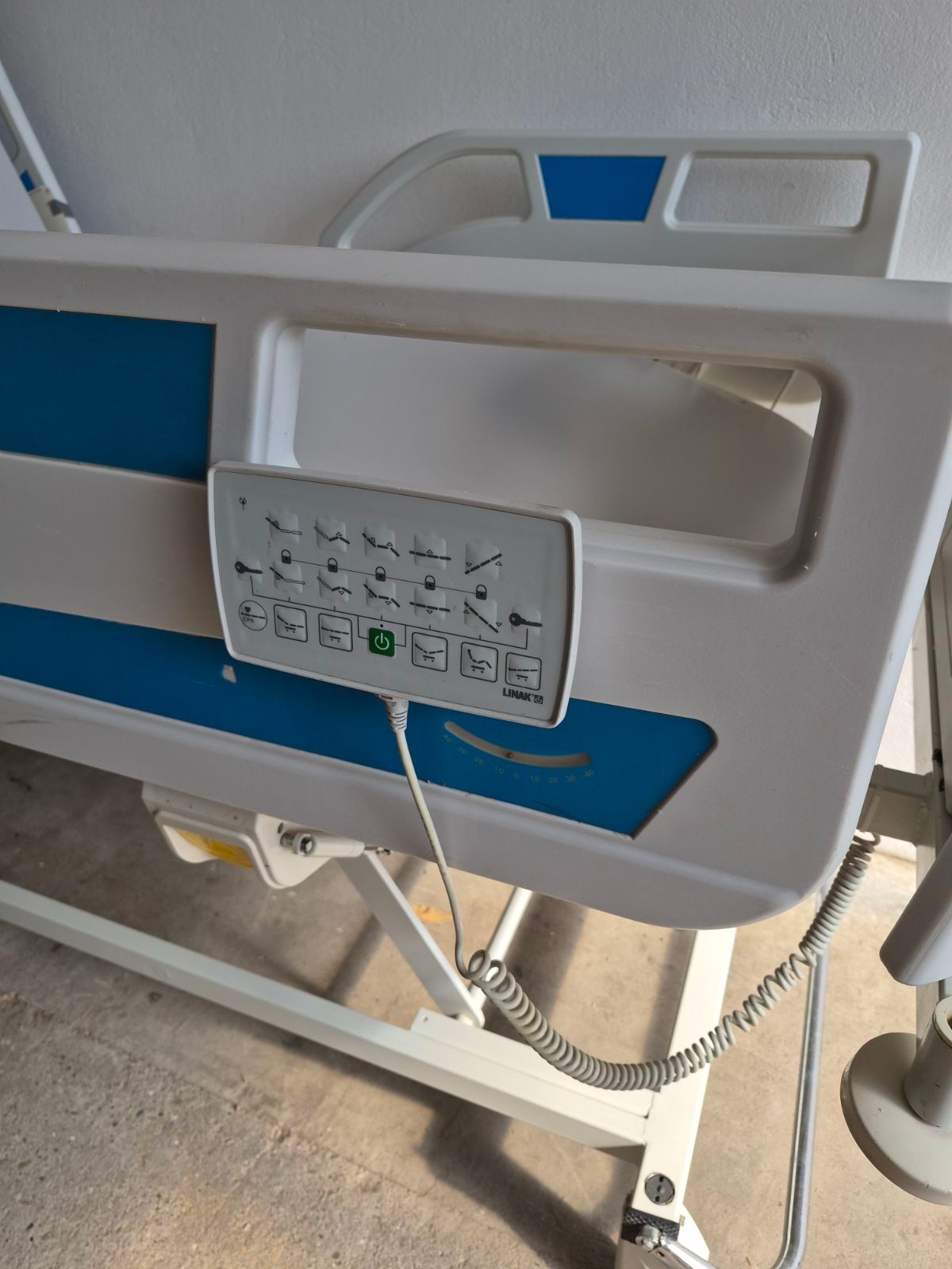 Elektromos betegágy Linak intenzív ágy - 5 funkciós - osztott oldalrácsokkal - Kód: 13.
