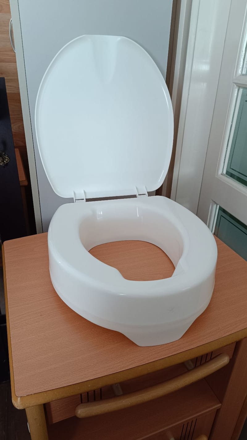 Új Meyra fedeles WC ülőke magasító - 10cm - 8.