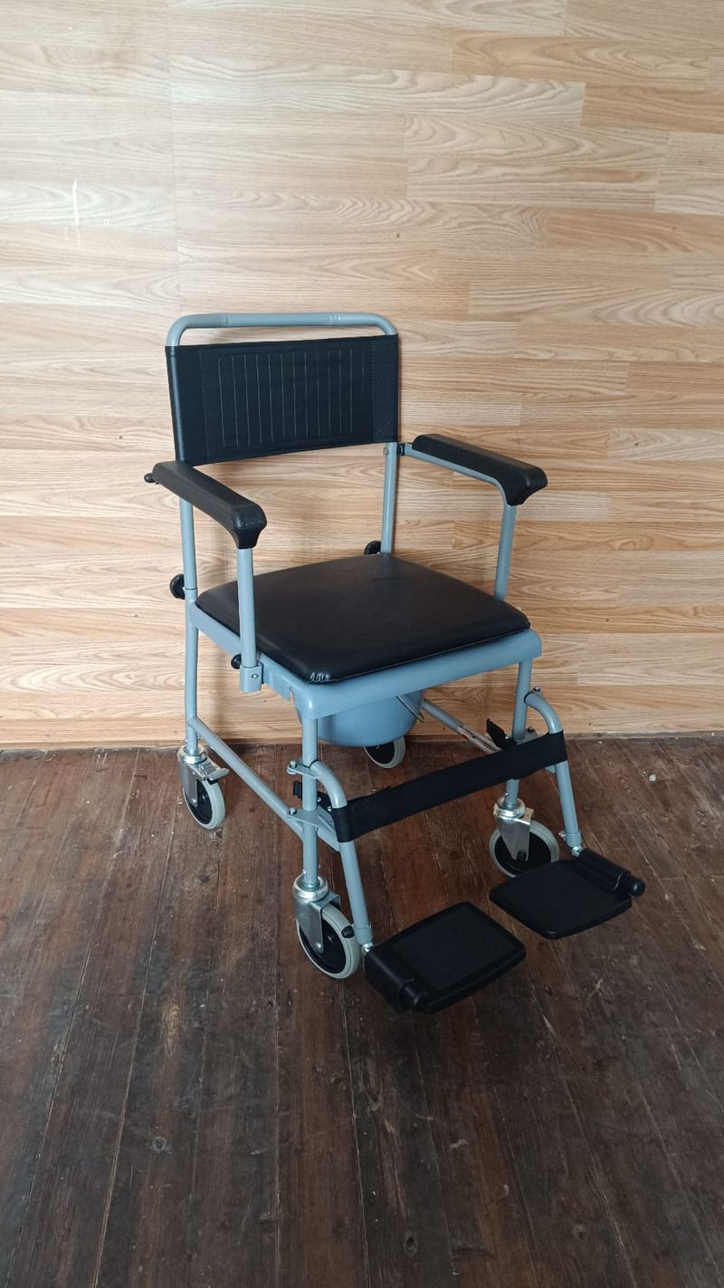 ÚJ RFM Medical kerekes szoba WC - lábtartóval
