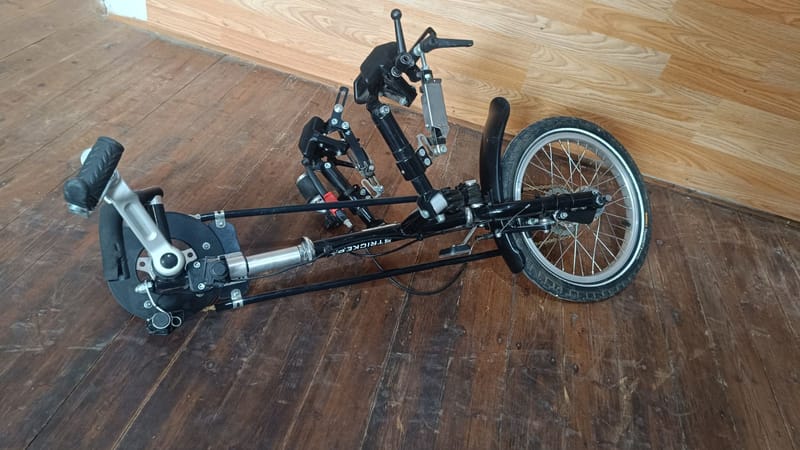Stricker handbike kézibicikli kerekesszék segédhajtás - lábtartóra rögzíthető