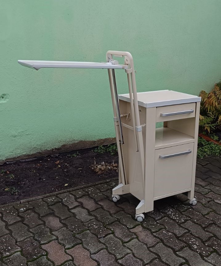 Fém Éjjeliszekrény ágyasztal betegágy mellé - kihajtható asztallappal