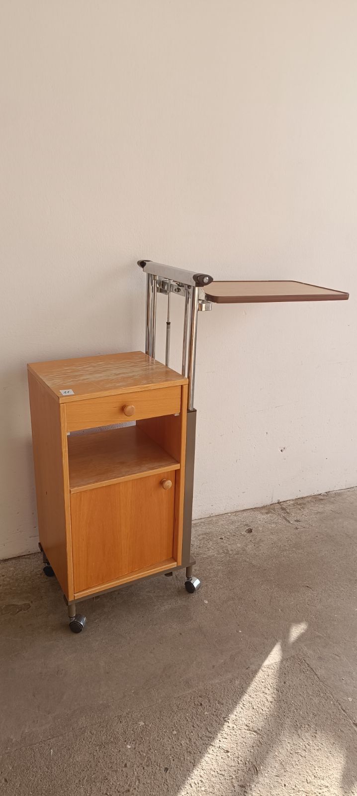 Éjjeliszekrény ágyasztal betegágy mellé - kihajtható asztallappal -10