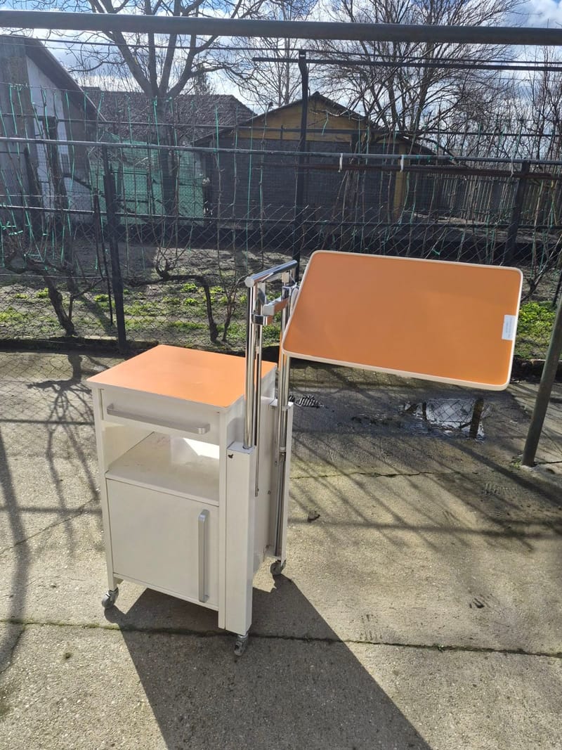 Fém Éjjeliszekrény betegágy mellé - kihajtható asztallappal