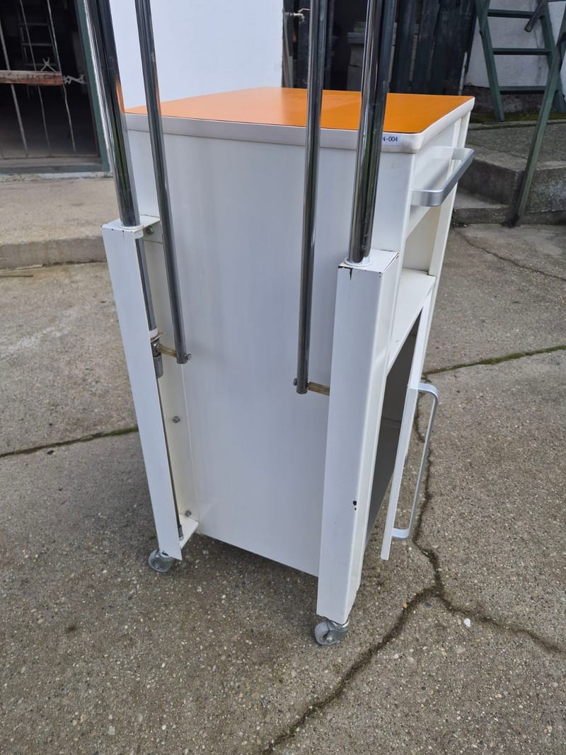 Fém Éjjeliszekrény betegágy mellé - kihajtható asztallappal