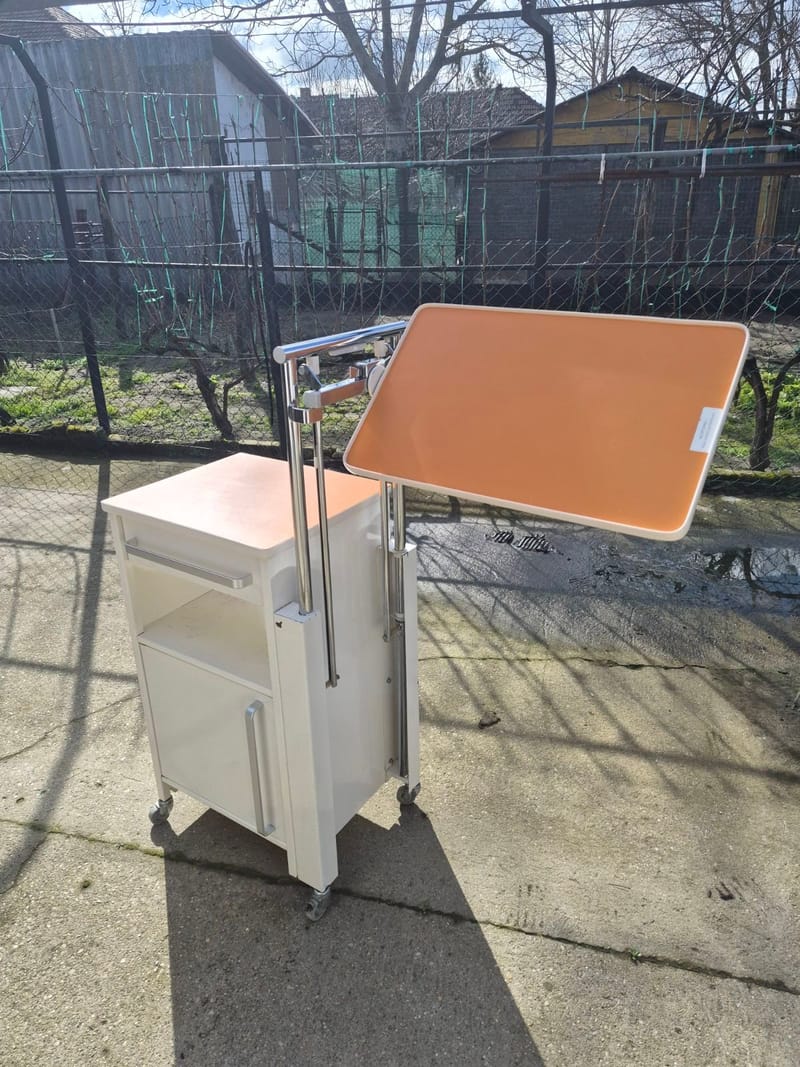 Fém Éjjeliszekrény betegágy mellé - kihajtható asztallappal