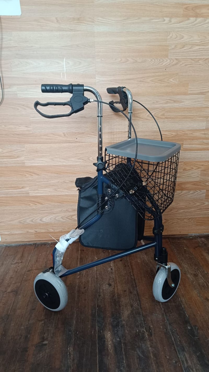 ÚJ Medical Actimo Delta Rollátor gurulós járókeret - összecsukható