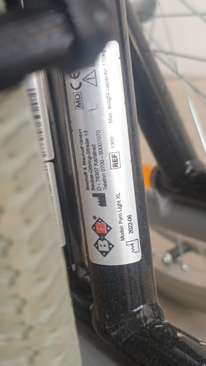 B+B Pyro Light XL tolókocsi kerekesszék 56cm - 18.