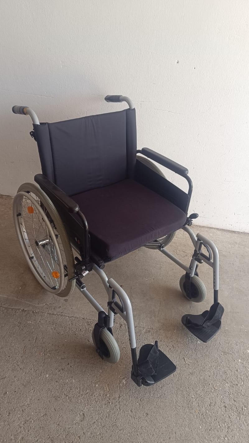 B+B Pyro Light XL tolókocsi kerekesszék 56cm - 18.