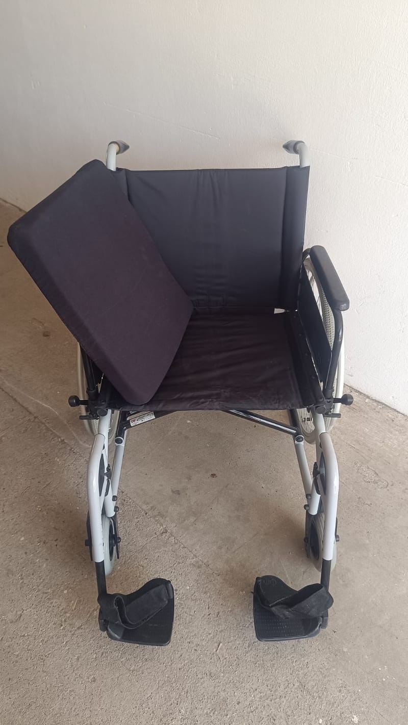 B+B Pyro Light XL tolókocsi kerekesszék 56cm - 18.