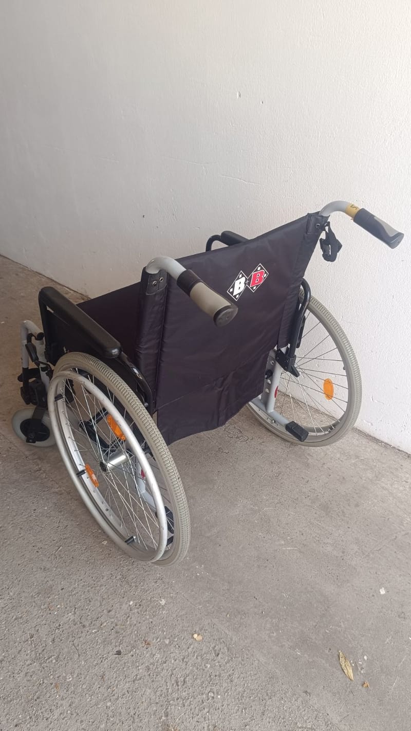 B+B Pyro Light XL tolókocsi kerekesszék 56cm - 18.