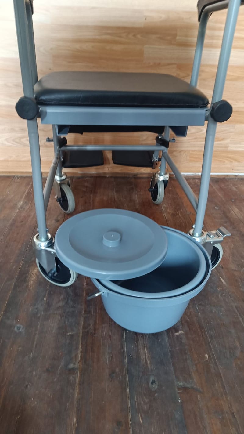 ÚJ RFM Medical kerekes szoba WC - lábtartóval