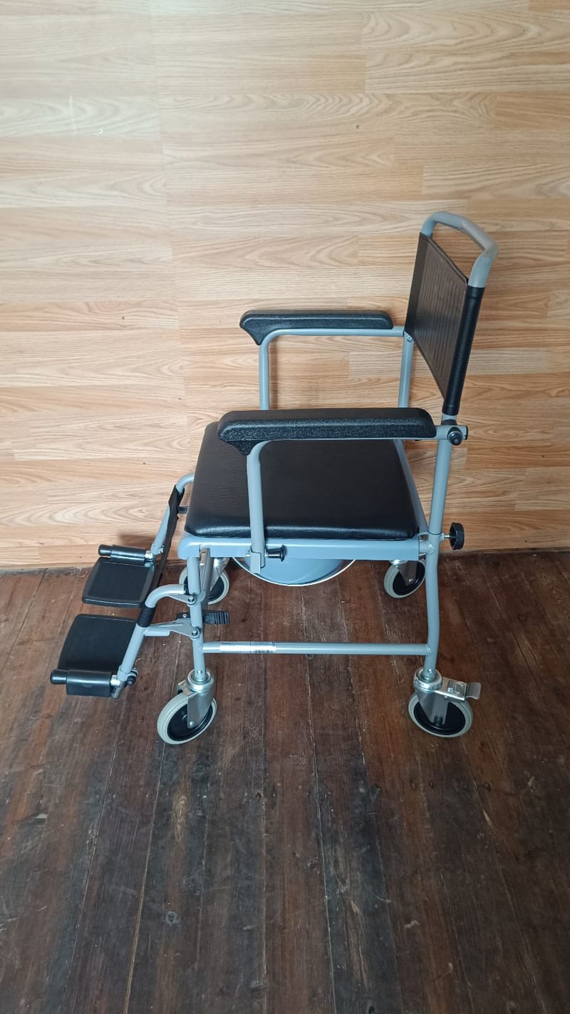 ÚJ RFM Medical kerekes szoba WC - lábtartóval