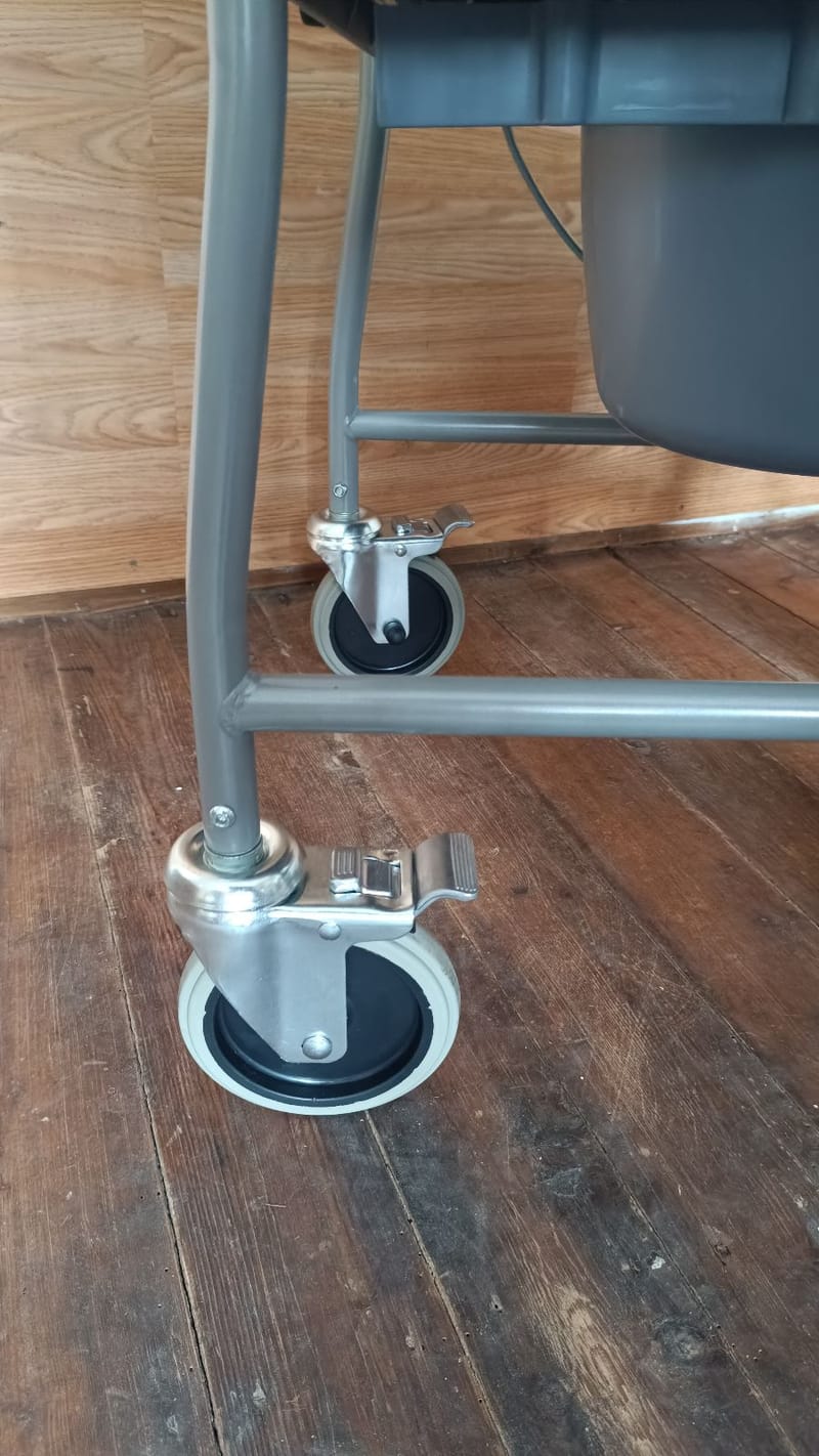 ÚJ RFM Medical kerekes szoba WC - lábtartóval