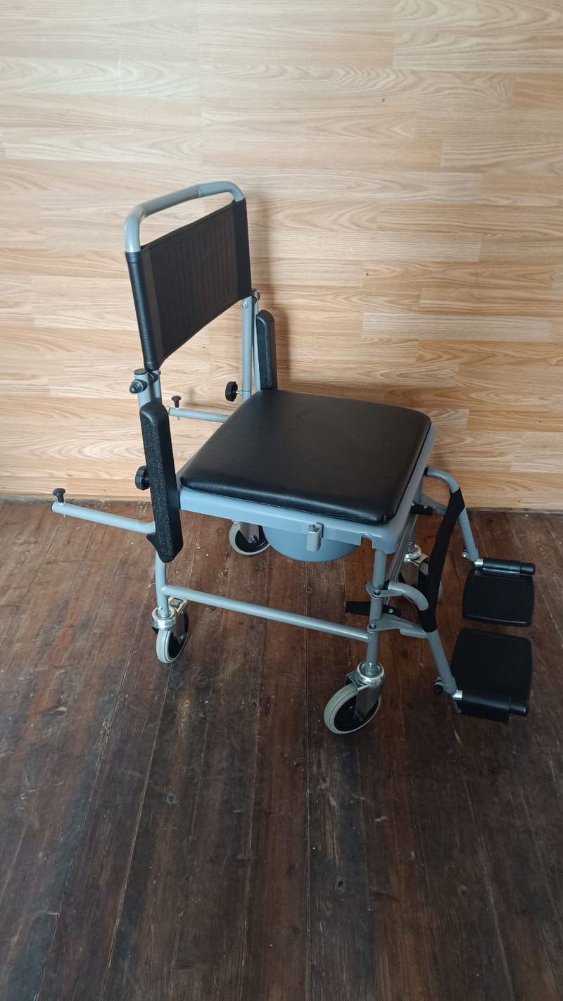 ÚJ RFM Medical kerekes szoba WC - lábtartóval