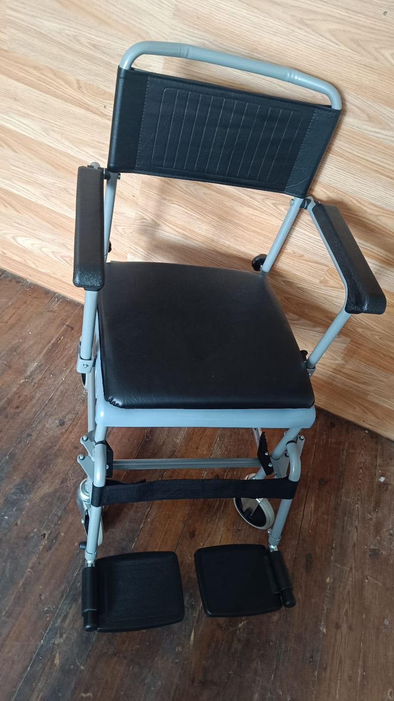 ÚJ RFM Medical kerekes szoba WC - lábtartóval