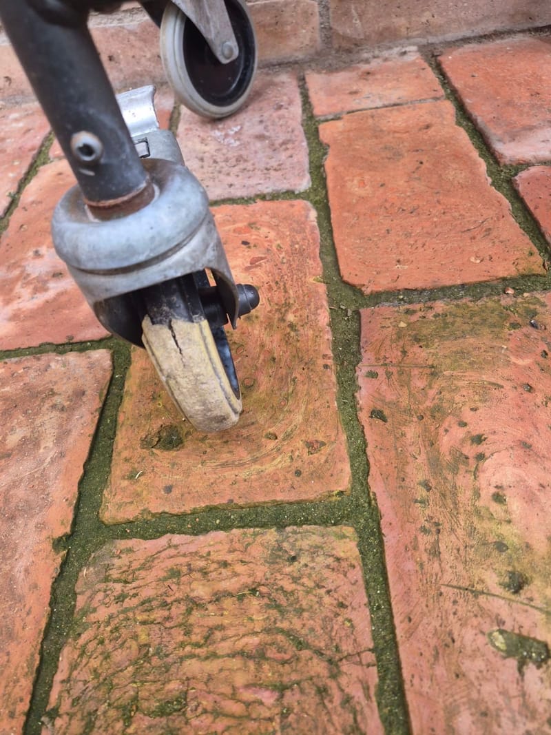 Kerekes szoba WC - lábtartóval II.