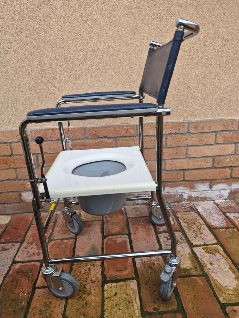 Kerekes szoba WC - lábtartó nélkül!