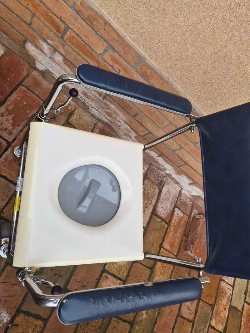 Kerekes szoba WC - lábtartó nélkül!