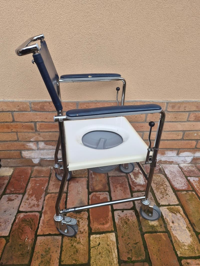 Kerekes szoba WC - lábtartó nélkül!