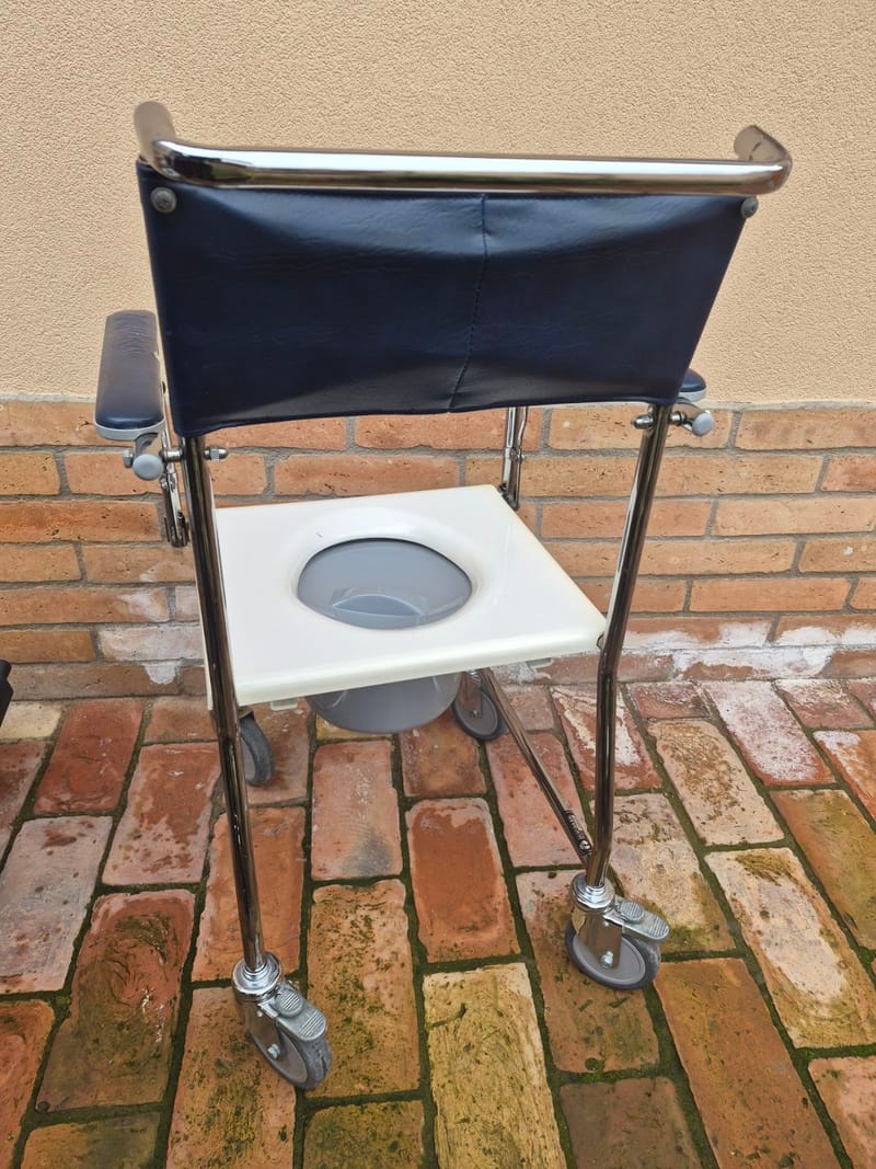 Kerekes szoba WC - lábtartó nélkül!